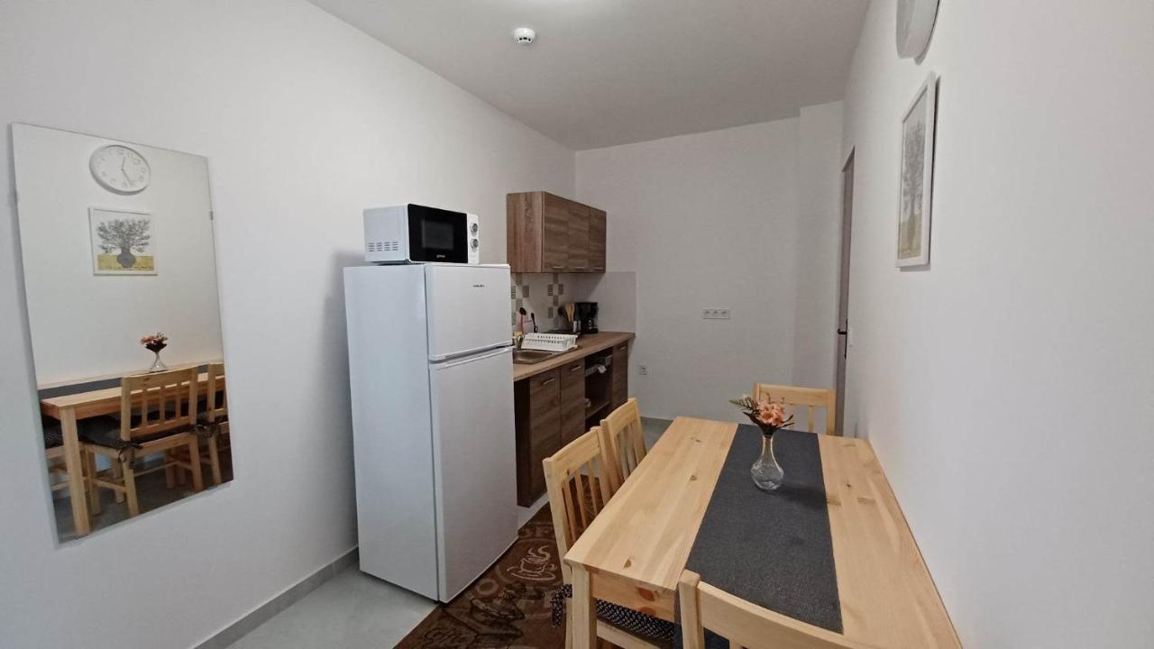 Milla Apartmanok Eger Bagian luar foto