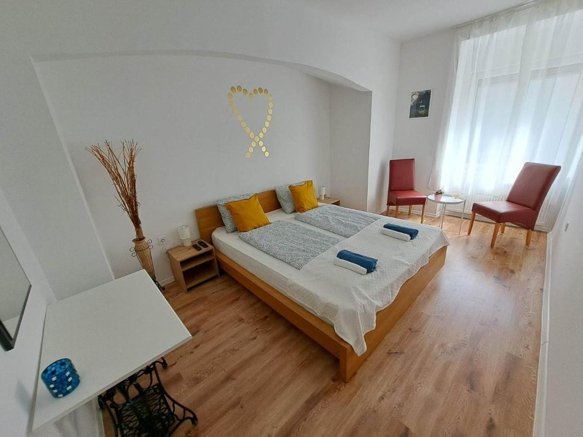Milla Apartmanok Eger Bagian luar foto